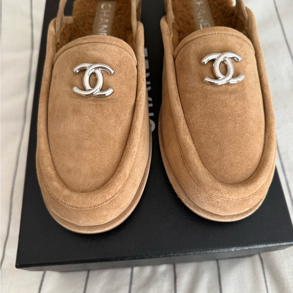 Chanel Tan Logo Slingback Loafers with shearling lining SZ 40 NEW/ full set - Picture 4 of 9